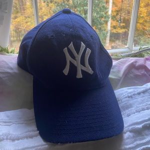 Yankees fitted baseball hat